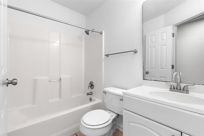 Building Photo - 2602 Peach Tree Ln