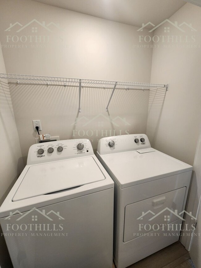 Building Photo - 253 Silo Rdg Dr