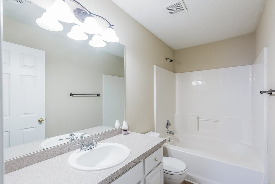 Building Photo - 2355 Lexington Ln