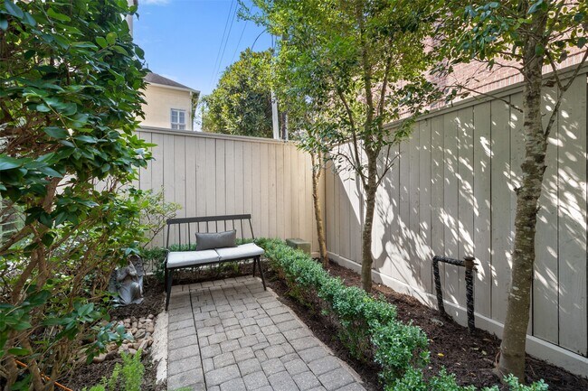 Building Photo - 1202 Wynden Commons Ln