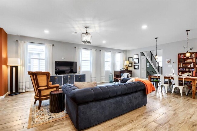 Building Photo - 2432 Berryville Ln