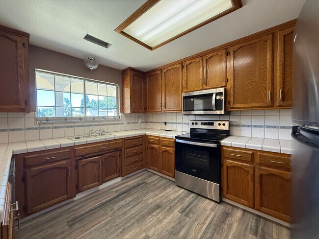 Building Photo - Stunning three-story home located in the c...