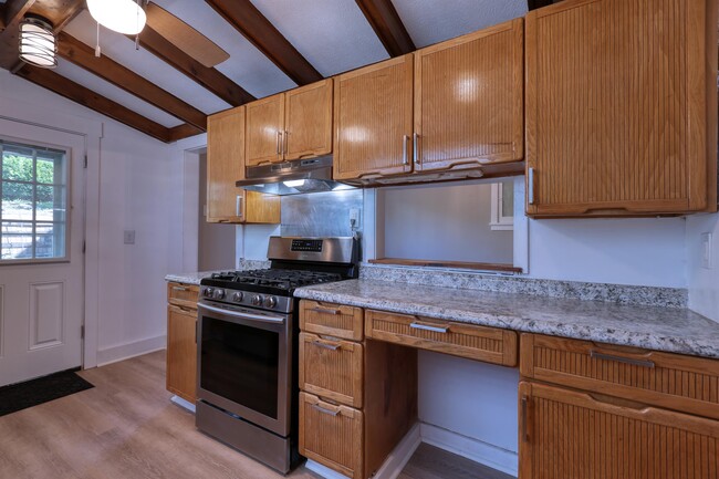 Building Photo - 211 Lenox Ave