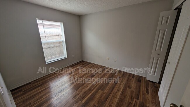 Building Photo - 6047 White Sails Dr