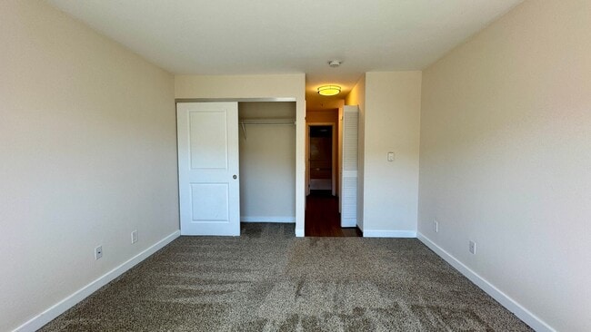 Building Photo - Largest 1-Bedroom Layout with In Unit Laundry