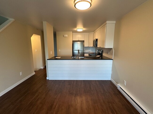Building Photo - 2145 Eastview Pl