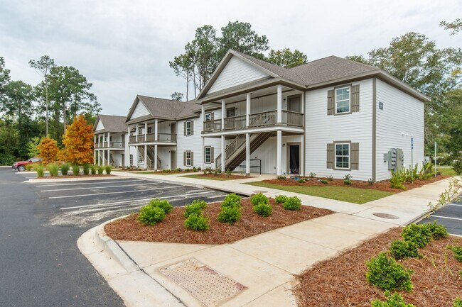 Building Photo - 2 Bedrooom 2 Bathroom Apartments close to VSU