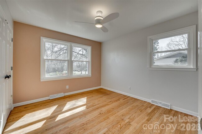 Building Photo - 1615 Tillman St