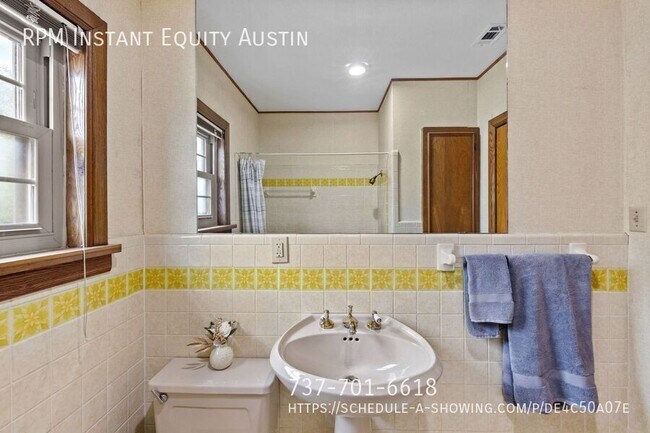 Building Photo - 1013 E 38th 1/2 St