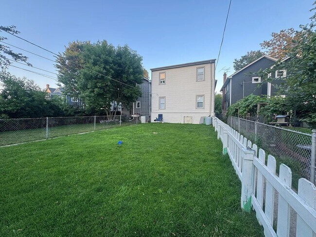 Building Photo - 2030 Dodge Ave