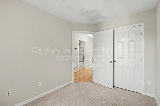 Building Photo - 968 Harrison Cir
