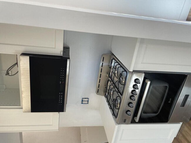 Building Photo - 4037 1/2 National Ave, Upstairs, San Diego, CA 92113