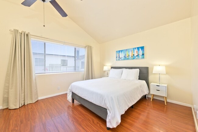 Building Photo - 9-MONTH FURNISHED WINTER RENTAL MID SEPT 2026 THROUGH MID JUNE 2027 **3-car parking**