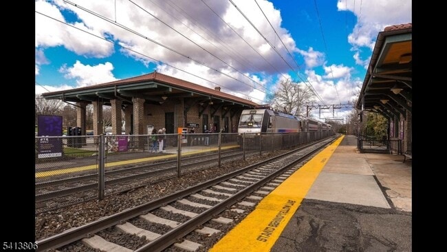 Building Photo - 500 Main St