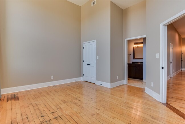 Building Photo - 936 Broad St