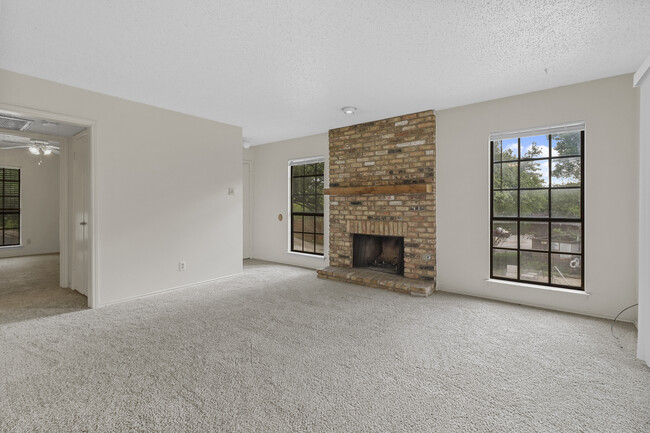 Building Photo - 15221 Berry Trail