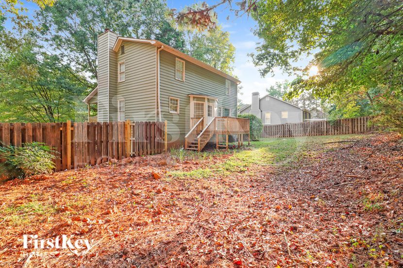 Building Photo - 345 Maplelake Dr