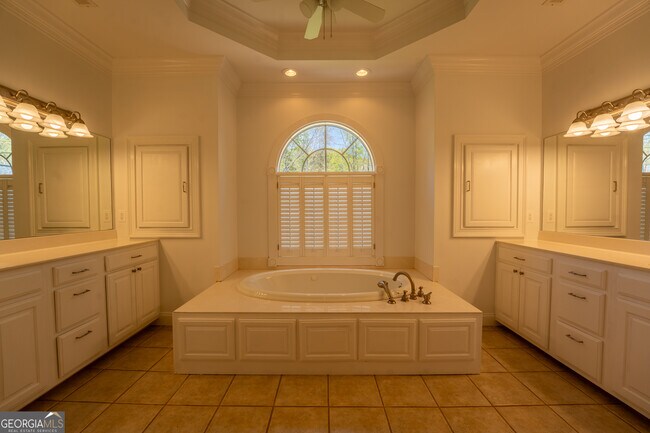 Building Photo - 2925 Orchard Dr