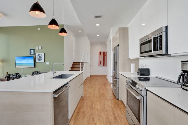 Building Photo - 1220 17th St