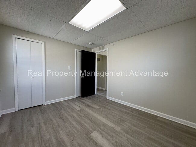 Building Photo - Beautifully Updated 3-Bedroom with Large Open Upstairs!