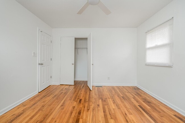 Building Photo - 825 Norwood Dr