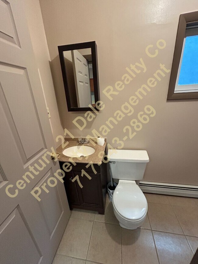 Building Photo - 815 Locust St