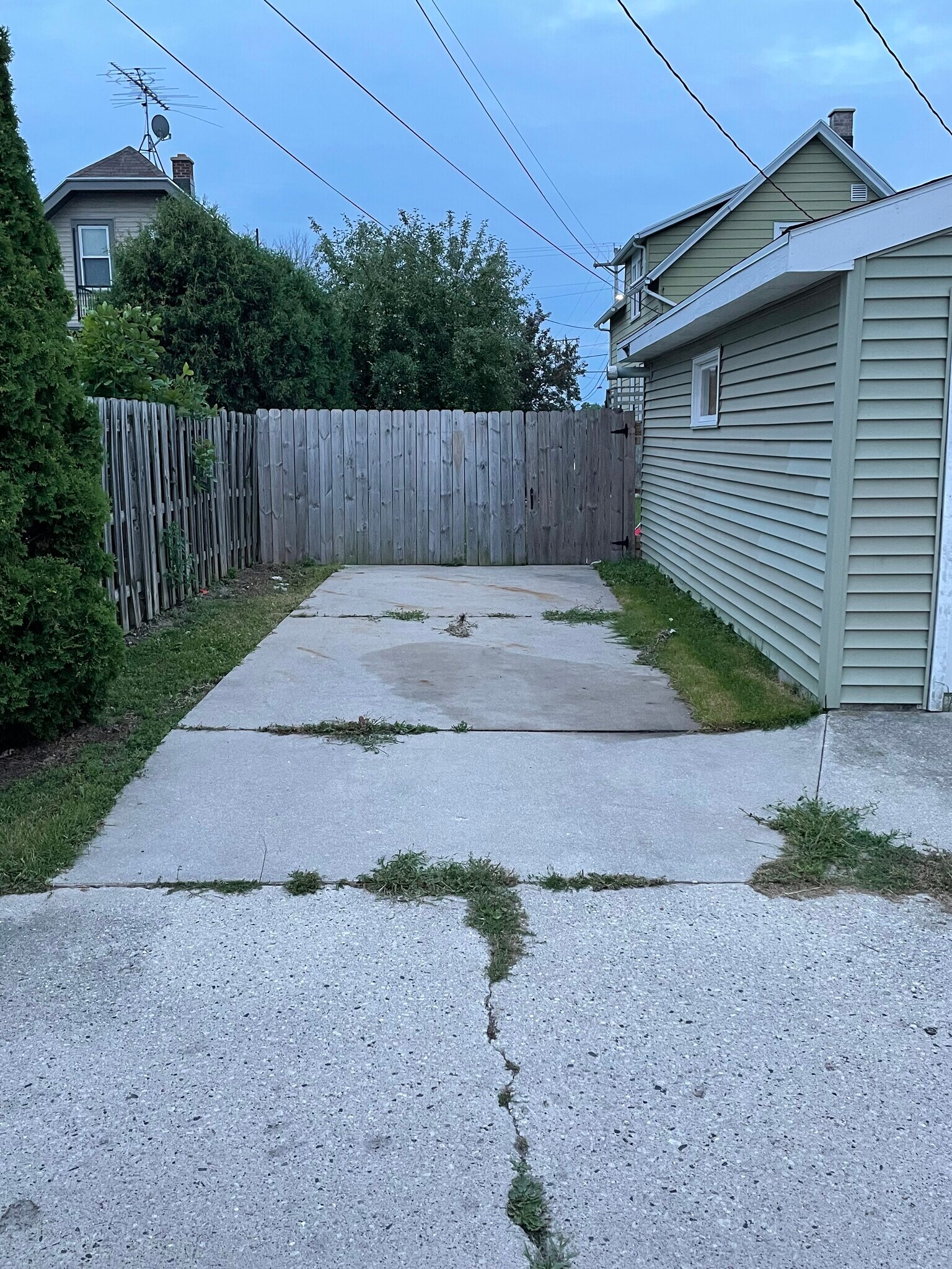 Building Photo - 1638 Saemann Ave