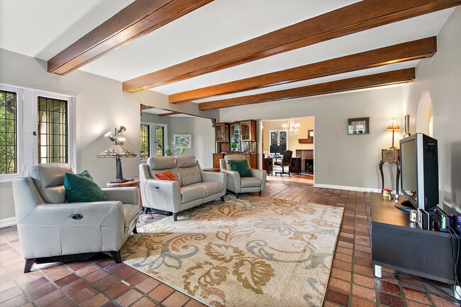 Building Photo - 2023-2027 W 108th Pl