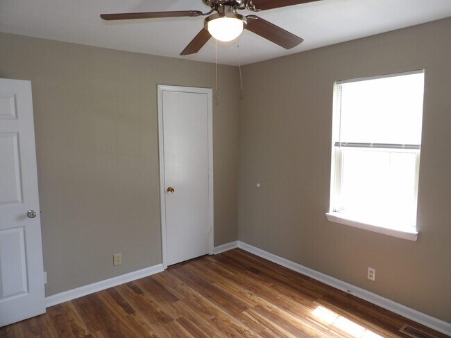 Building Photo - 400 Freedom Dr