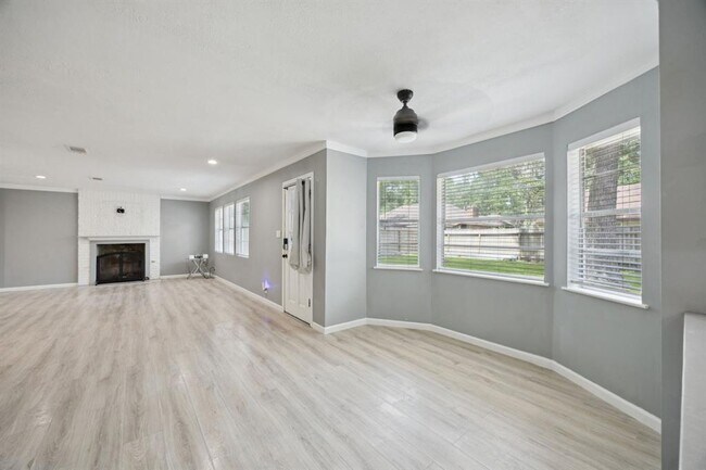 Building Photo - 553 Cane River Ln