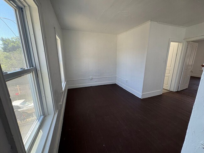 Building Photo - Newly Renovated Three-Bedroom, One Bathroom Row Home - Special Available – Contact Our Office for...