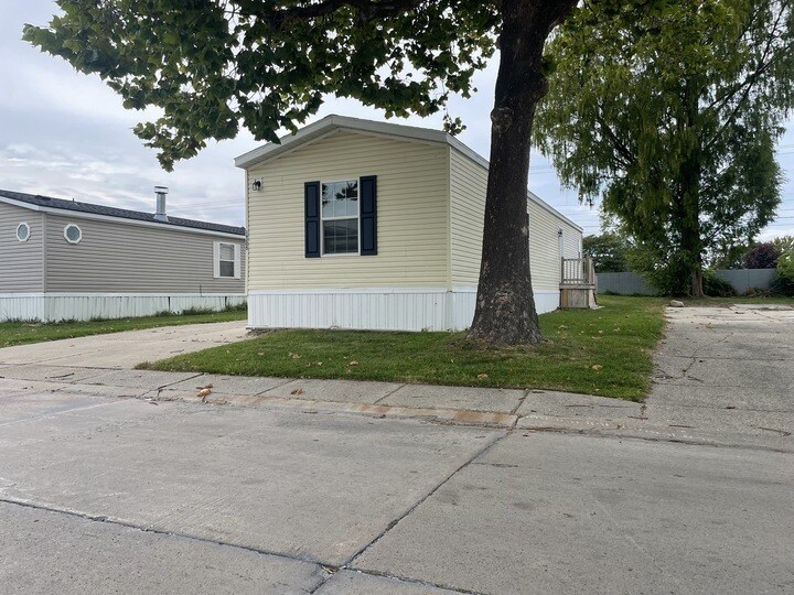 Building Photo - 16205 Normandy St