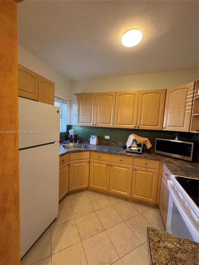 Building Photo - 510 76th St