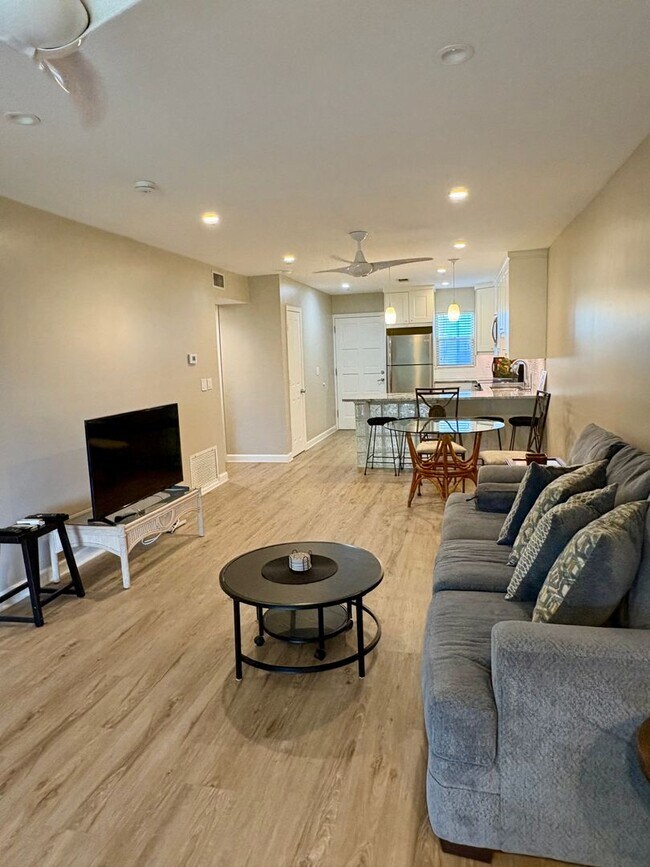 Building Photo - WATERFRONT 2/2 Condo in Stuart **Pics Coming Soon**