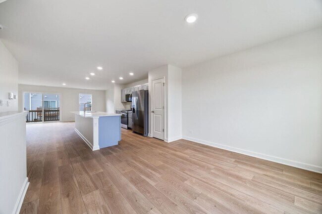 Building Photo - 2463 Bella Dr