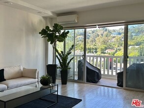 Building Photo - 999 N Doheny Dr