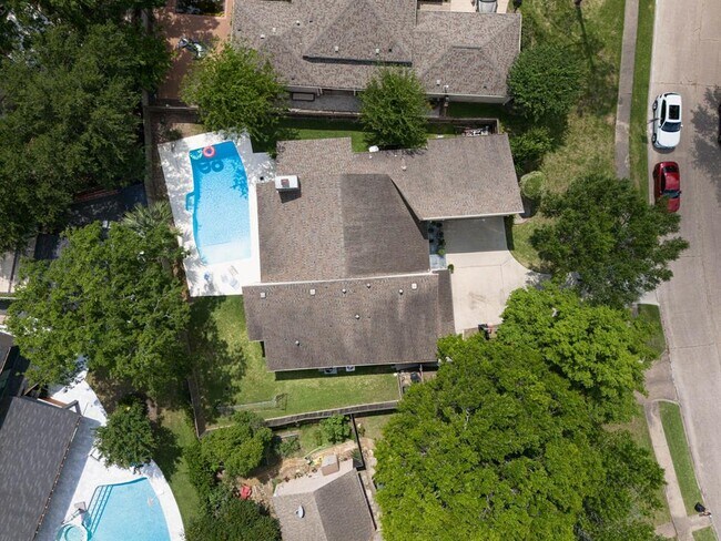 Building Photo - 1550 Wood Lodge Dr