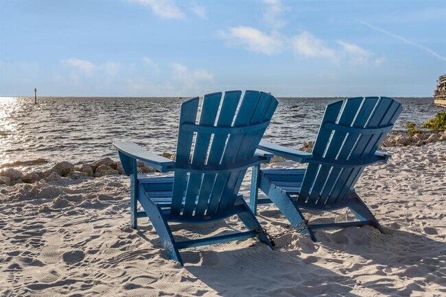 Building Photo - 26333 Nadir Rd