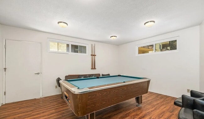 Building Photo - Spacious and  light-filled one-bedroom, on...