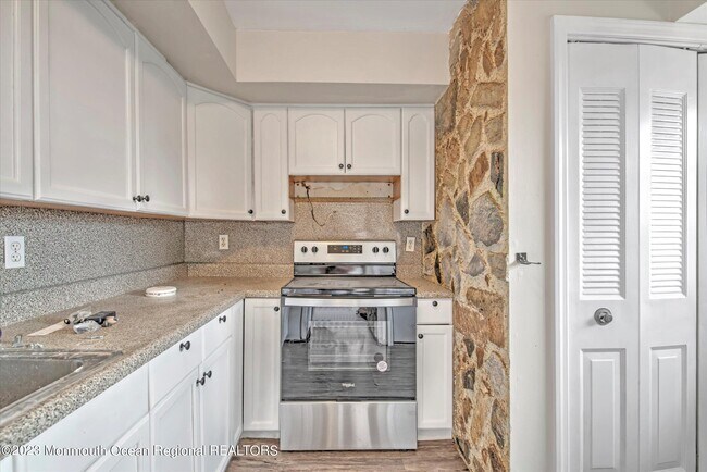 Building Photo - 250B Sawmill Rd