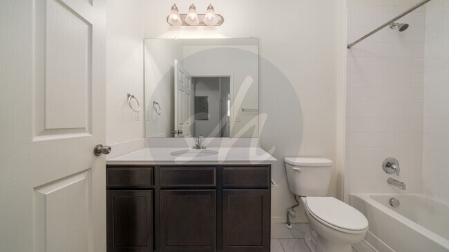 Building Photo - Beautiful two-bedroom condo with gorgeous ...