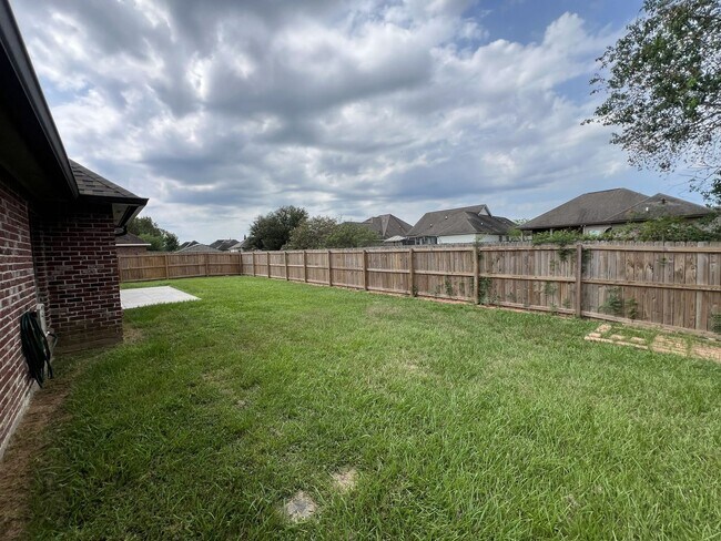 Building Photo - 7335 Oak View Dr.