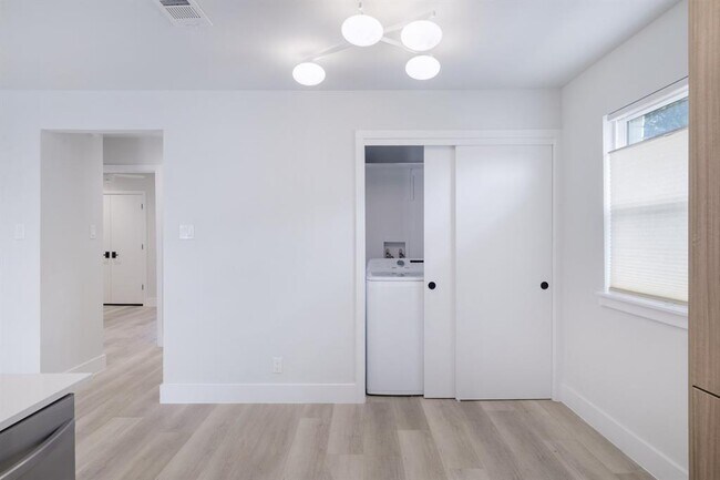 Building Photo - 5304 St Georges Green