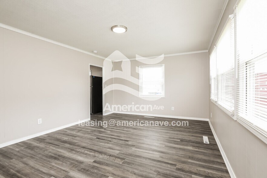 Building Photo - 4522 Riverside Dr