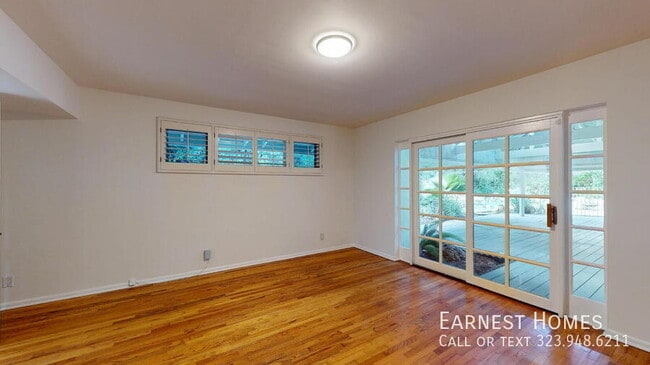 Building Photo - 4121 Hayvenhurst Dr