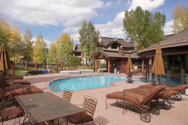 Building Photo - 2905 Mountaineer Cir