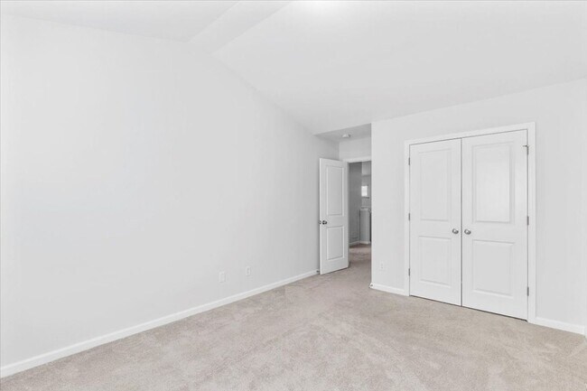 Building Photo - The Commons Stunning Townhome - 3 Bed 2.5 ...