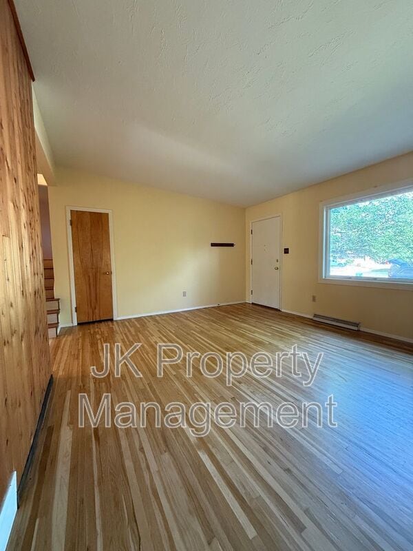 Building Photo - 1015 Carlos Dr