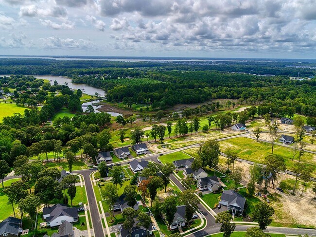 Building Photo - Spacious 3BR / 3.5BA Single family home • 2,500 Sq Ft • Baywood