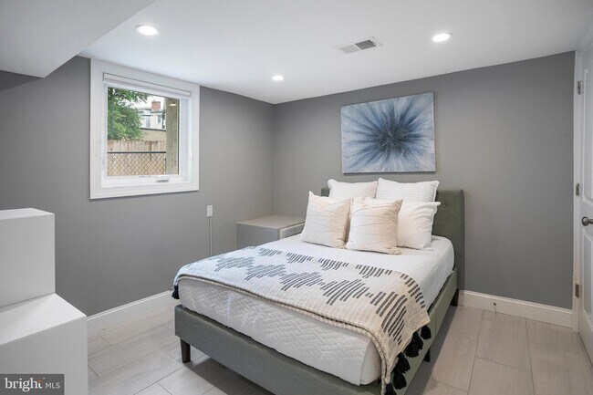 Building Photo - 4023 New Hampshire Ave NW